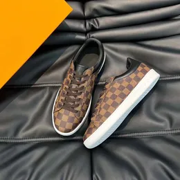 Trendiga design sneakers casual skor män s blomma präglade gummisul tyg ebenholts canvas svart smör bomullshundstott mönster lyx man tränare med låda