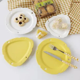 Miski matowy serowy talerz czysty żółty i biały ceramiczny uroczy śniadanie chleb deserowy