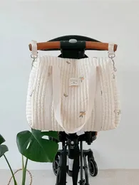 DIAPER Väskor Korea Style Born Baby Care Bag Mummy Shoul Ebrodery Quiltad barnvagn Förvaringsarrangör Stora handväskor 230826