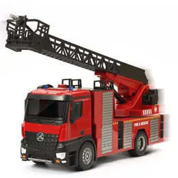 Versione auto elettrica RC 22 canali scala 114 Huina 15611562 Camion dei pompieri RC con spruzzo di acqua scala 74 V 1200 mAh per oltre 8 anni 230825
