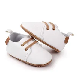 Första vandrare nyfödda baby pojke skor non-halp hårt sula spädbarn baby skor 0-18m baby läderskor baby mockasins första vandrare zapatos bebe l0826