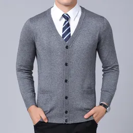 Mężczyzn Swetery mody Sweter marki dla męskiego płaszcza w dyszczycy V SKLIM SLIM FIT ROCKERS Knitwear Winter Korean Style Casual Ubrania 230826
