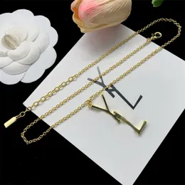 Luxury Designer Jewelry Necklace For Women Golden Letter Necklaces Fashion Gift Jewellery Wedding Party Elegant Pendant Necklaces Ornaments