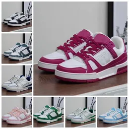 2023 New Men Womens Shoes 플랫 스니커 흰색 검은 회색 안개 트리플 트리플 핑크 로즈 복숭아 색상 캐주얼 트레이너 브룩스 신발