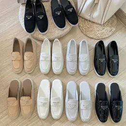 Suede Leather Loafers Mule Casual Shoes Sabots Chalk White Sabot I Pelle Scamosciata Chaussures En Daim Ecru Enaljed Metal Triangle Logo Designer Loafers 01