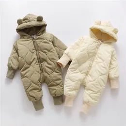 Rompers 0-2y Baby Tjock Solid Romper Girls Cute Bear Ear Hooded dragkedja Bomullskläder Småbarn pojkar håller varma enkel jumpsuit 230825