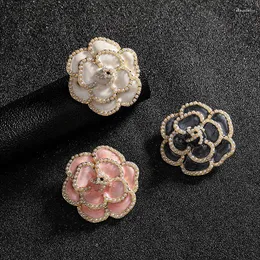 Brooches Pearl Camellia Flower Pins Plant For Women Dressing Decoration Fashion Beautiful Enamel Wedding Party Jewelry