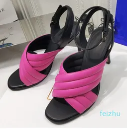 Sandali in pelle Tacchi a spillo Moda tacco super alto per le donne Designer di lusso Scarpe eleganti da festa Sandali con tacco quadrato Calzature di fabbrica