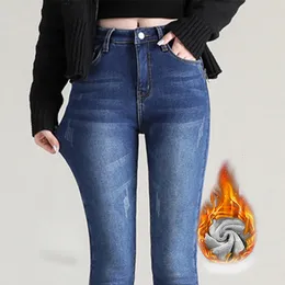 Jeans femininos engrossados de pelúcia cintura alta elástico fino lápis calças inverno lã isolamento jean fur denim 230826