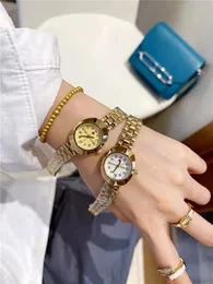 Modemärke handledsklocka kvinnor damer diamant designer stil lyx med logo stål metall band kvarts klocka rd 20