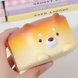 Giocattolo di decompressione Torta di cucciolo di formaggio Aumento lento Giocattoli da spremere Pane animale creativo Cibo squishy PU Morbido Anti ansia Fidget Giocattolo antistress 230826