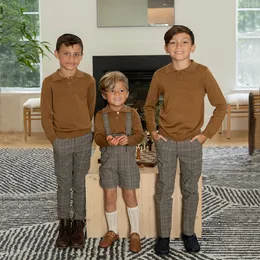 Familjsmatchande kläder AP Boys Mix N Match Dressy Collection 2024 Fall Kids Three Colors Sweater Polo Baby Sträckt Plaid Pants and Overalls 7703 230826