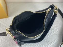 Toppdesigner axelväska Luxurys bagatelle bb crossbody handväska präglad blomma empreinte läder kväll underarmsäckar för kvinna mode smäll handväska