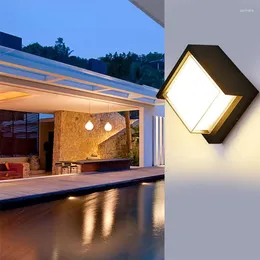 مصباح الجدار الحديثة LED في الهواء الطلق IP65 شرفة شرفة مقاومة للماء حديقة الشمعدان الخارجي