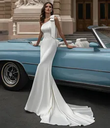 Elegant lång elfenbens crepe bröllopsklänningar med pärlstav sjöjungfru en axel svep tåg vestidos de novia abendkleider brudklänningar för kvinnor