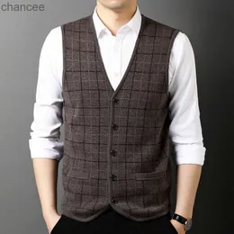 Men's wool clip color vest 2022 autumn and winter new casual V-neck men's cardigan knitted vest HKD230828