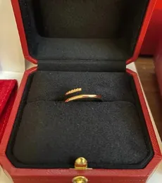 Pierścień Pierścień luksusowa biżuteria midi miłosne pierścionki dla kobiet Tytanium stal stalowy Process Process Process Akcesoria nigdy nie zanikają nie alergiczne
