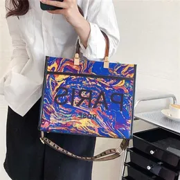 26% rabatt på väskan 2024 Ny lanseringsdesigner Handbag Advanced Sense Tote Tryckt Starry Sky Graffiti stor kapacitet Trendig crossbody