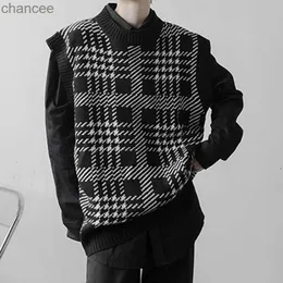 Abbigliamento da uomo coreano moda plaid maglieria pullover uomo primavera e inverno 2022 nuovo colletto tondo allentato gilet senza maniche marea HKD230828