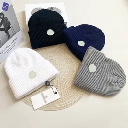 Berretto di design con berretti da baseball Prodotto di alta qualità Cappello di lana calda Contiene il 20% di cashmere per il calore Resistenza al freddo e al vento Adatto per riunioni all'aperto e al chiuso