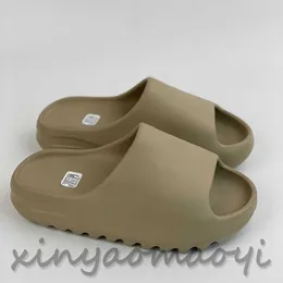 2023 Designer Slides tofflor Casual Shoes Kändisar Samma stil Wetsuit Booties Fashionabla Trend Couple Is Model Slide Sandal