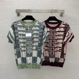 Tasarımcı T Shirt Kadın En İyi Tasarımcı Üstleri Örgü Yaz Serin Kısa Kollu T-Shirt Kontrast Ekose Stripe Baskılı Yuvarlak Boyun Külot Tasarımcı Giysileri Kadın Tshirt 55