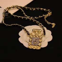 16Style Luxus Designer Brief Anhänger Halsketten 18K Gold plattierte Lederkette Flasche Anhänger Pullover Halskette für Frauen Hochzeitsfeier Schmuck