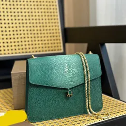 Moda yılan akşam chian çanta tasarımcısı kadın omuz crossbody çanta inci balık cildi klasik flep cüzdanlar deri metal zincir moda cüzdan