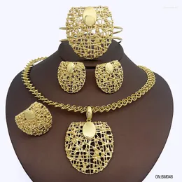 Halsbandörhängen Set Italy Luxury Jewelry 18k Guldpläterad för kvinnor Vackert hänge bröllopsfest 2023 Jycken