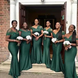 2023 Dark Green African Off Shoulder Satin Mermaid Bridesmaid Dresses Long Ruffles Plus Size Wedding Gästklänningar Maid of Honor Dresses Vestidos