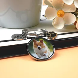 Keychains Personlig husdjurhänge Keepsake Keyring Custom Po Letters Rostfritt stål 30mm rundt kort DIY -nyckelkedjor