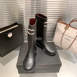 Tasarımcı Botlar Sonbahar Kış Kadın Galoshes Kadınlar için Galoshes Slip-On Tur Toe Ayak Bileği Tekneleri Kadın Motosiklet Lüks Bayanlar Marka Kısa Kadın Boyutu 35-40 Kauçuk Ayakkabı