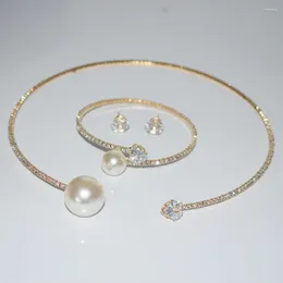 Halsband örhängen set 4st Temperament Heart Crystal Zircon Collar Armband Earring For Women Pearl Bangle Choker Wedding Bride Jewelry