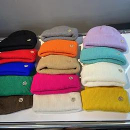 Nowy transgraniczny e-commerce dla producentów do hurtowych dzianinowych czapek pullover mężczyźni mężczyźni i kobiety solidny kolor ciepłe grube czapki wełniane.