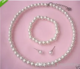Set di gioielli per feste di ballo di fine anno, bracciali, collane girocollo con perline finte acriliche color crema e orecchini a bottone