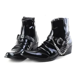 ブーツ英国の贅沢なメンズ黒い足首先のつま先トートートートーレンドパテントレザーチェーンチャームパーティーショー靴ステージザパトス230829