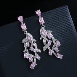 Hoop Huggie 925 Silver Luxury Pink Zirconia Leaf أقراط للنساء تصميم حلو رومانسي حفل زفاف مجوهرات.