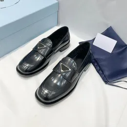 A qualidade triângulo placa de couro plana mocassim designer vestido sapatos meninas senhoras escritório formal sapatos casuais fábrica com caixa 35-40