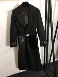 Svart färgdesigner Kvinnor Trenchrockar Midja LAPEL Lång ärm Trench Coat Letter Print inuti Jackor Nya läderfickor Höstkvinnor Långa jackor