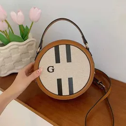 Marka küçük yuvarlak çanta tasarımcısı mektup omuz crossbody çanta moda marc el çantası kadınlar deri lüks çocuk çanta klasik kadın ruj poşeti ins stil 230830