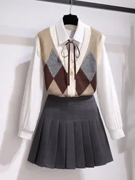 Vestido de duas peças formal y2k três conjuntos para mulheres roupas coreano blusaretro xadrez de malha vestpliated saias outono inverno roupas 230830