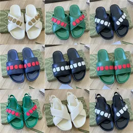 Мужские и женские дизайнерские сандалии Slide Letter с металлической текстурой, золотые, белые, черные, синие, зеленые кожаные пляжные тапочки на толстой подошве