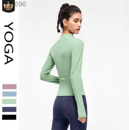 2023 Desginer Al Yoga T Krótka kurtka z dwustronnym matowym zużyciem zewnętrznym garniturem fitness Wysoka elastyczność Naga uczucie Slim Fit i długich rękawów