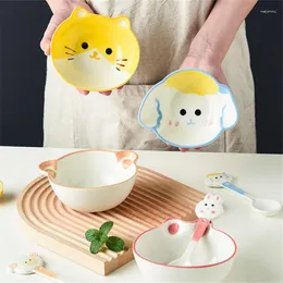 Schüsseln Kinderschüssel Keramikglasur unter der schönen Form eines Löffels Baby-Cartoon-Reisnudel