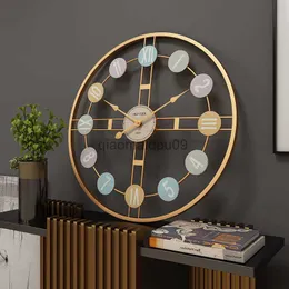 ساعات الحائط Grote Metalen Wandklok Vintage Muur Horloge Mute Digitale Klokken Room Decor Mechanisme Modern Decoratie Accessoire HKD230830