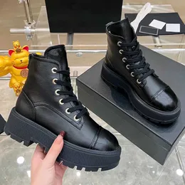 Designer Women Ankle Boots Martin Lace-Up Platform Boots Motorcykel Classic äkta vinter Snow Leather Boot Shoe med Box No464