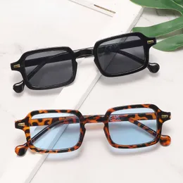 Modne okulary przeciwsłoneczne ramy Uv400 mężczyzn Kobiety Leopard Blue Retro Noity Dekoracja Gradient Shades Square Earwear 230831