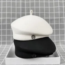 Basker klassiska damer basker franska ull filt hatt varmare vinterkapital vit svart kvinnor fedora fascinator pillbox målare