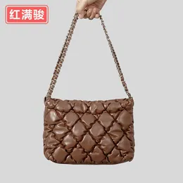 Fashion niche Lingge chain bag for women's new 2023 summer popular cloud leisure commuting cross body bucket bag 230831