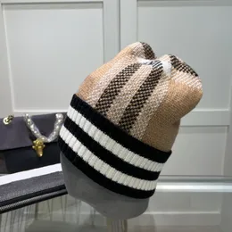 Дизайнерская шапочка полоска вязаная роскошная шляпа тенденция осень зимняя шерсть, необходимая для зимней элегантности.